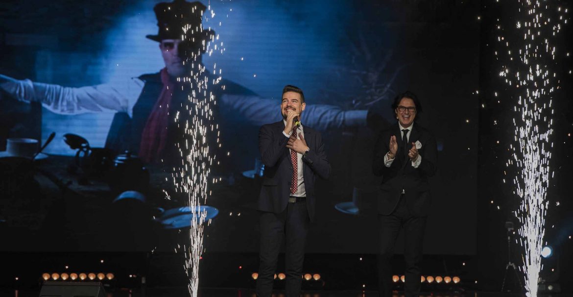 raul Raúl, presentó su nuevo single en la Gala Luxury Awards 2018