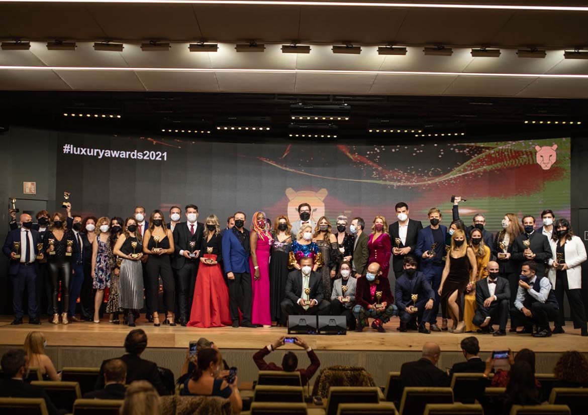 foto familia 2 web Luxury Awards 2021, se celebró con Éxito en el Auditorio El Beatriz Madrid el 14 de diciembre, en la Milla de Oro de Madrid